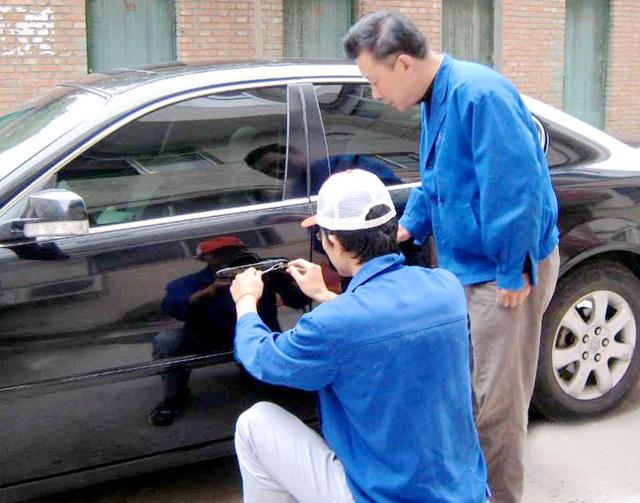 离石区开锁公司：车钥匙坏了怎么办